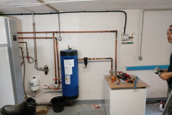 Installation pompe à chaleur AIR- EAU Hitachi moyenne température 11kw. à Santeny-5