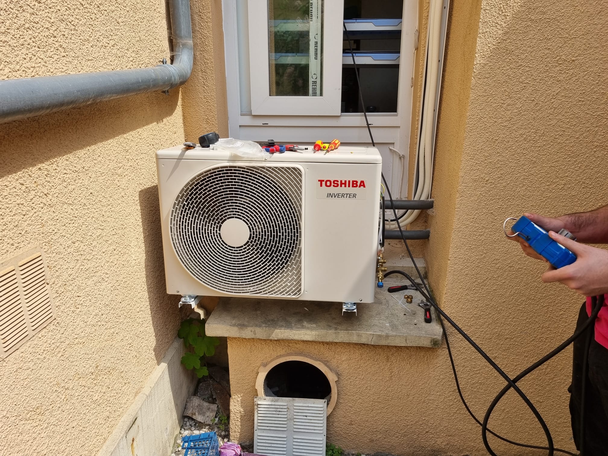 Installation de climatisation à Paris : Vous souhaitez faire appel à un plombier compétent pour réaliser vos travaux pour l'installation de votre climatiseur.