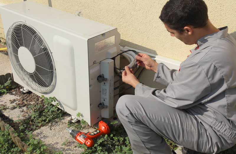 Maintenance et pose de climatisation: clim Daikin à Paris