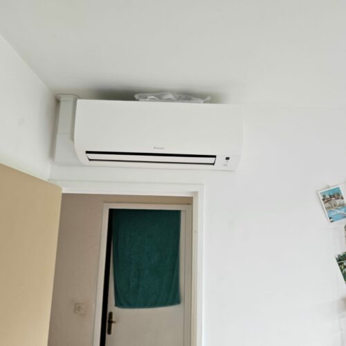 Poseur d'une pompe à chaleur Daikin à Noisiel