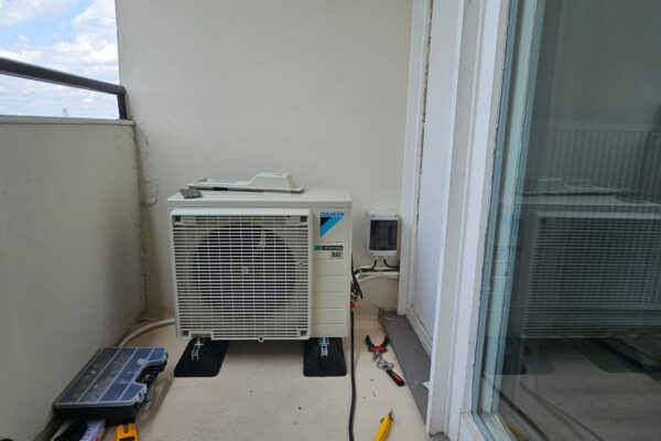 Mise en place d'une pompe à chaleur air air Daikin à Créteil