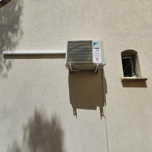 Pose de deux pompes à chaleur Daikin à yerres