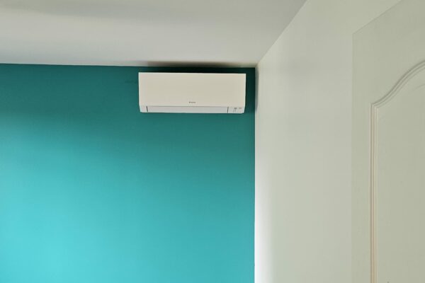 Pose de deux pompes à chaleur Daikin à yerres