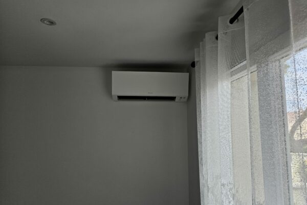 Pose de deux pompes à chaleur Daikin à yerres